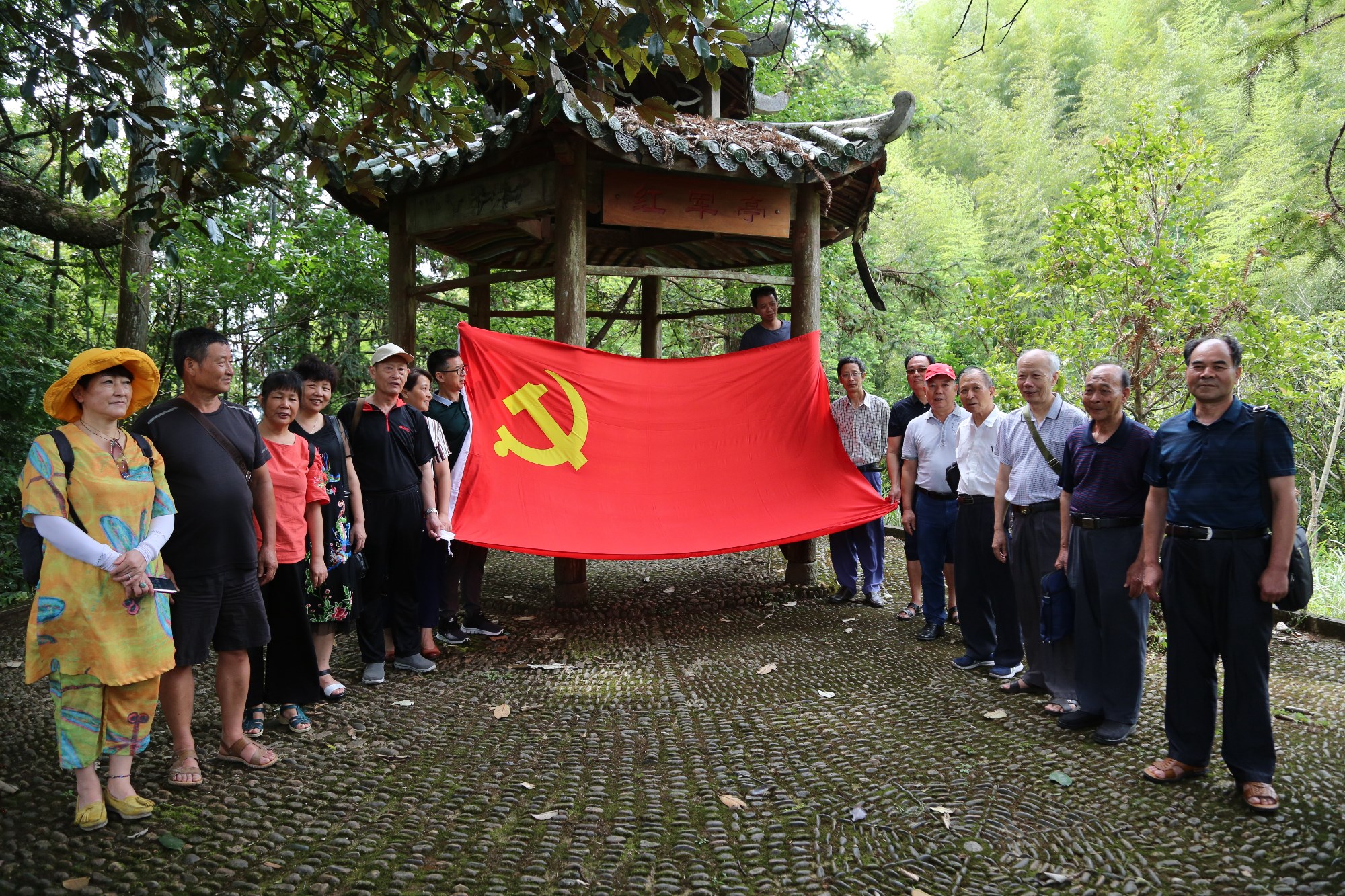 参观荷山2.jpg