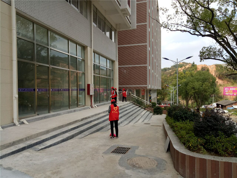 创建文明校.jpg 创建文明校.jpg