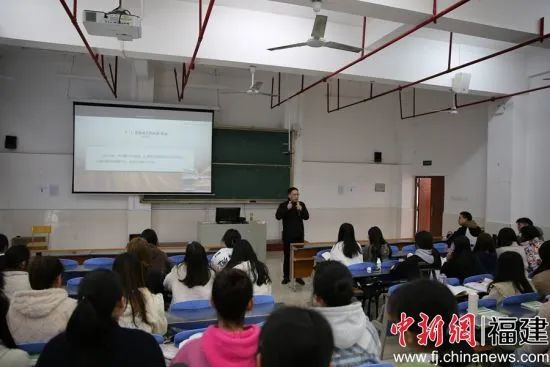 图为三明医学科技职业学院马克思主义学院的思政课堂